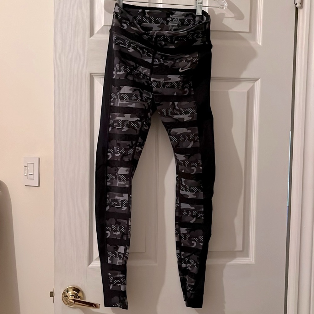 Nike size small leggings with back zippered pocket